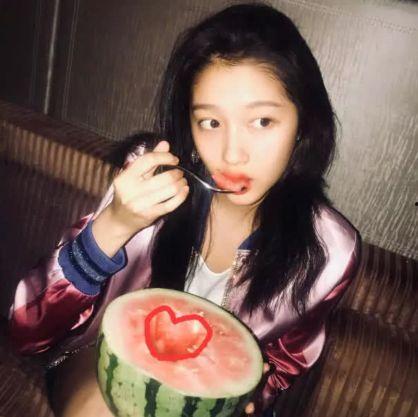 关晓彤吃瓜现场视频下载,真实反应引网友热议