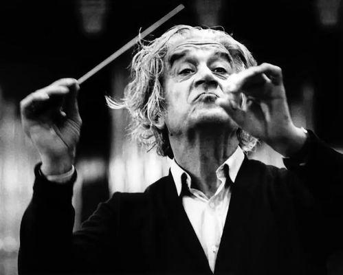 达奇老牛吃瓜视频,趣味横生的乡村生活瞬间