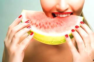 吃隔夜瓜会中毒吗视频,安全食用指南