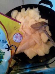 土瓜可以炒着吃嘛视频,土瓜炒制教程，简单易学，营养满分