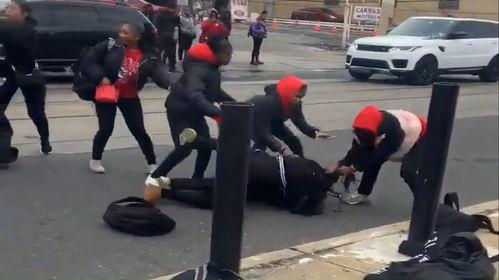 来拍一个吃瓜群众的视频,揭秘吃瓜群众的热情与智慧