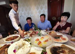 张家口婚礼吃瓜视频,趣味横生瞬间走红网络