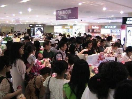 宁波吃瓜群众被撞视频,吃瓜群众被撞瞬间引发关注