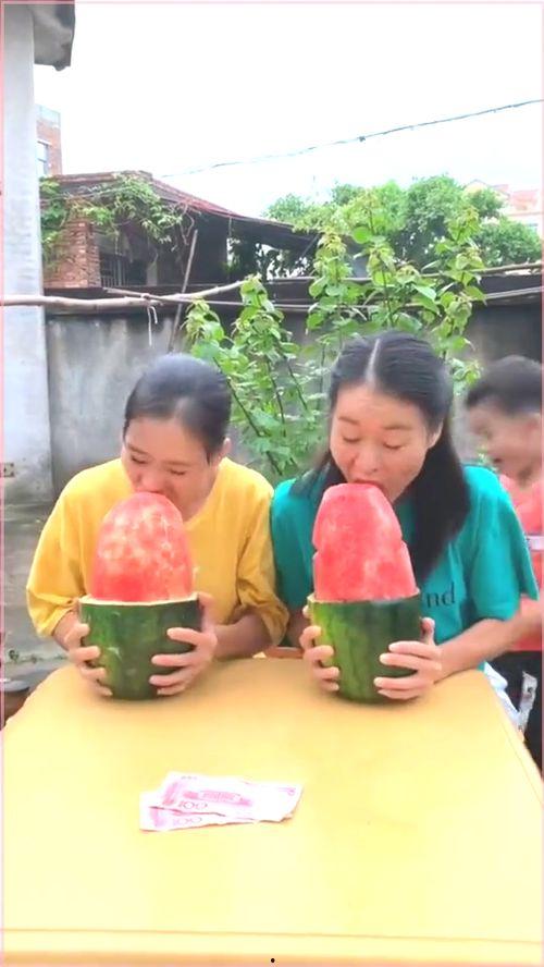 吃大瓜搞笑视频,带你领略欢乐瞬间