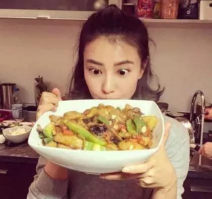 巩留女神吃瓜视频大全,揭秘网络红人幕后趣事